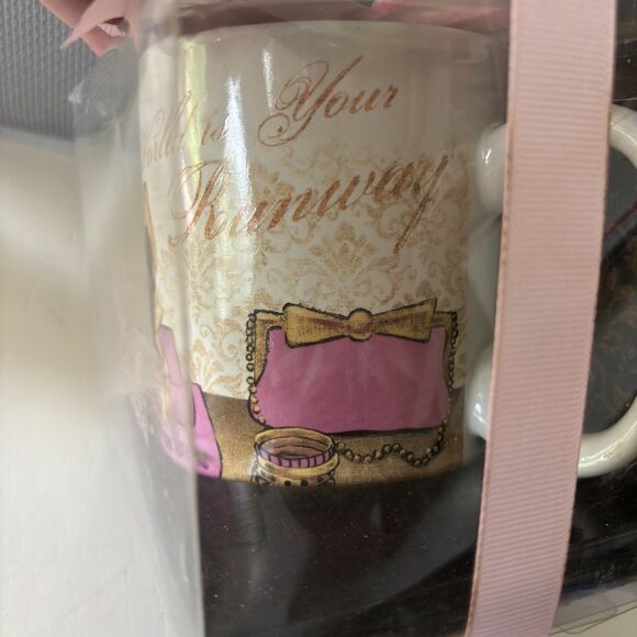 Gift Boxed The World Is Your Runway New York To Paris 14 oz Sassy Ceramic Mug - Picture 2 of 4